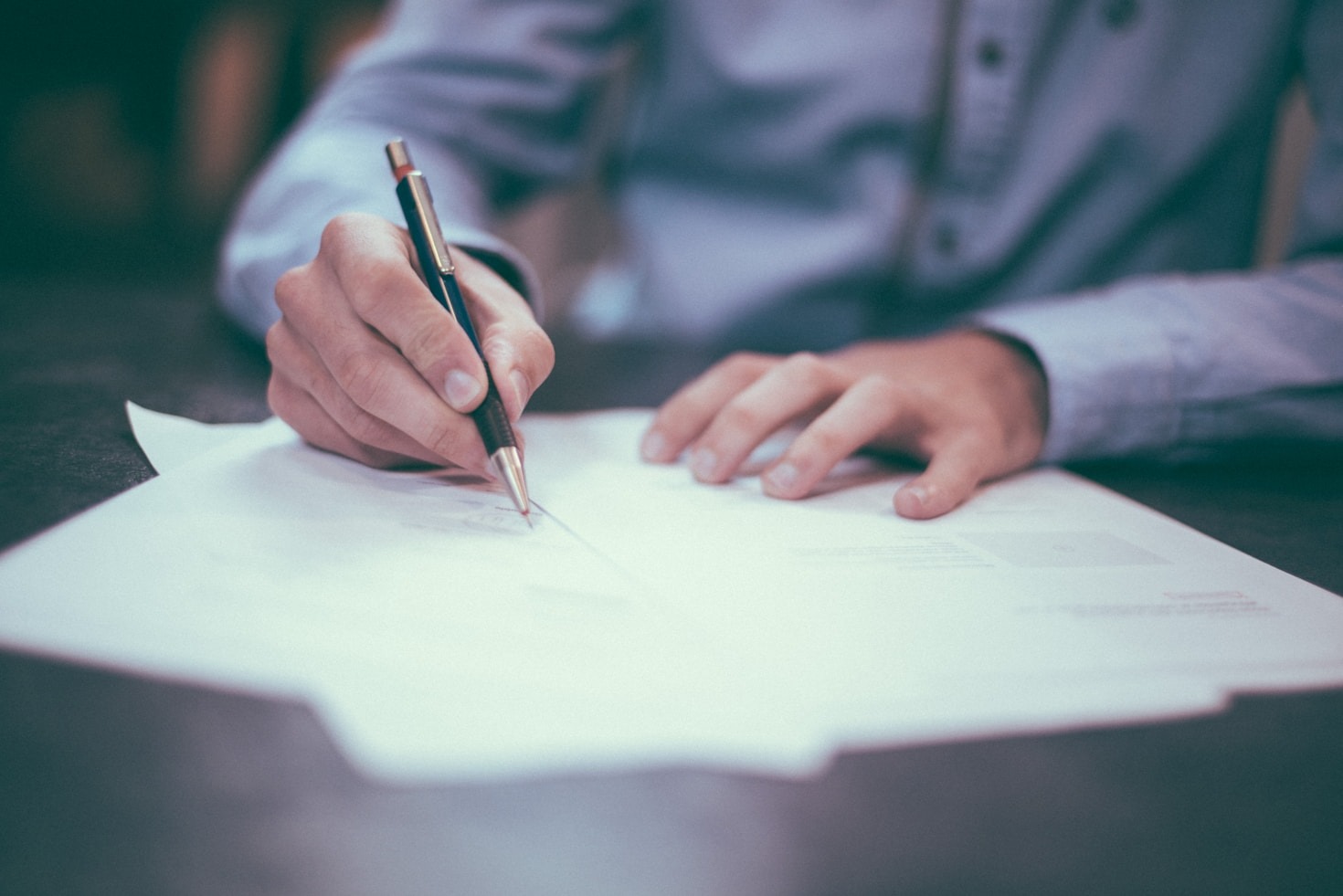 Regulamentação empresarial: por que contar com um especialista